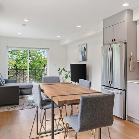 Modern Two Story Townhouse Near Light Rail Apartment Seattle Ngoại thất bức ảnh