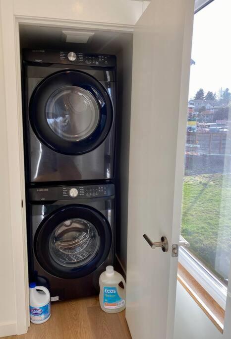 Modern Two Story Townhouse Near Light Rail Apartment Seattle Ngoại thất bức ảnh