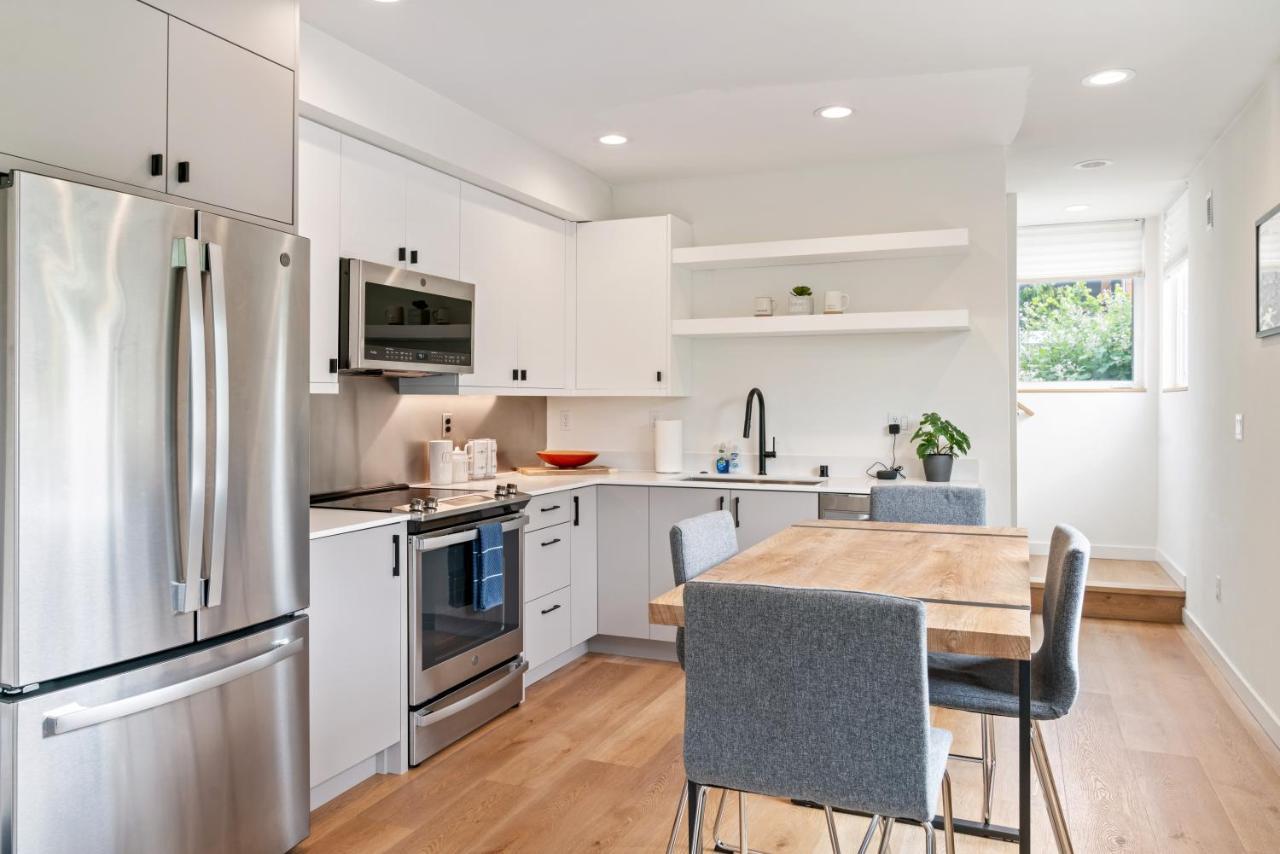 Modern Two Story Townhouse Near Light Rail Apartment Seattle Ngoại thất bức ảnh