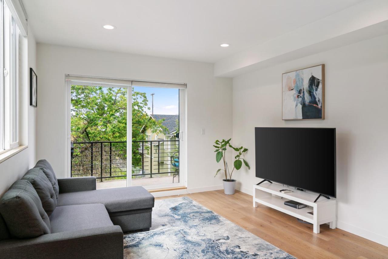 Modern Two Story Townhouse Near Light Rail Apartment Seattle Ngoại thất bức ảnh