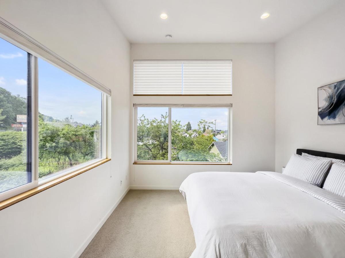 Modern Two Story Townhouse Near Light Rail Apartment Seattle Ngoại thất bức ảnh