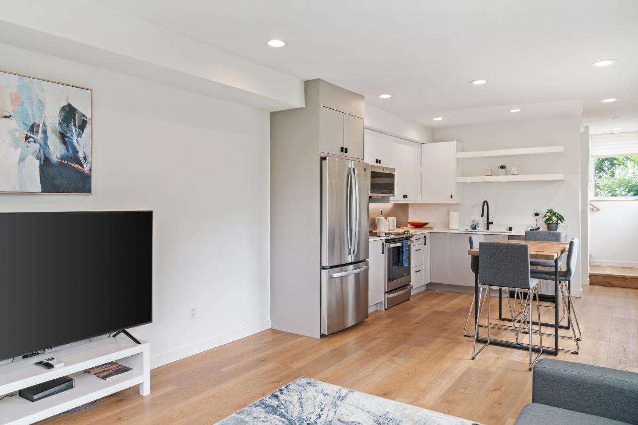 Modern Two Story Townhouse Near Light Rail Apartment Seattle Ngoại thất bức ảnh